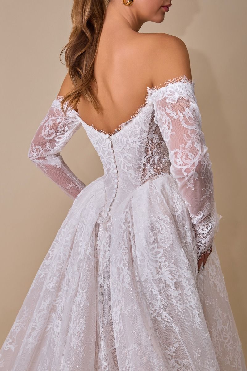 Andrea & Leo Couture WL079 back detail with covered buttons